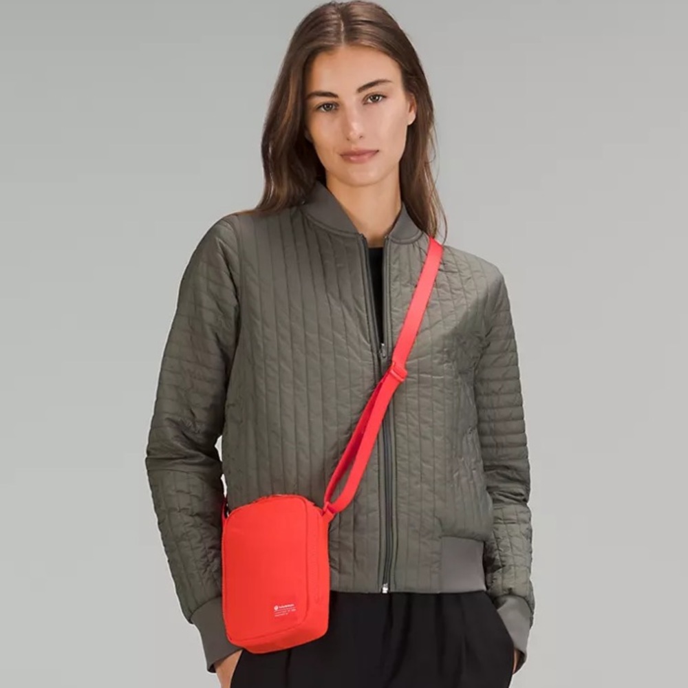 NWT Lululemon Easy Access Crossbody Bag 1.5L in black ( RARE ) - Picture 9 of 16
